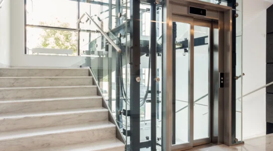 comment-integrer-un-ascenseur-privatif-dans-une-decoration-contemporaine-ou-industrielle